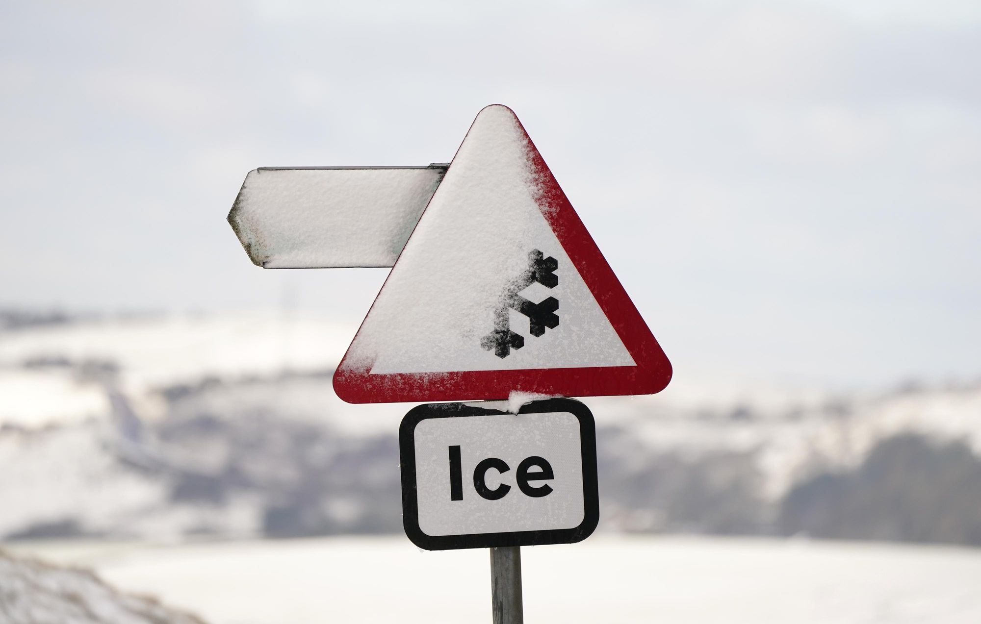 Yellow weather warning for snow and ice extended to South East