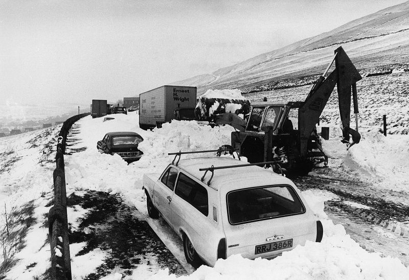Nostalgia: Drivers abandon cars during one of coldest winters on record