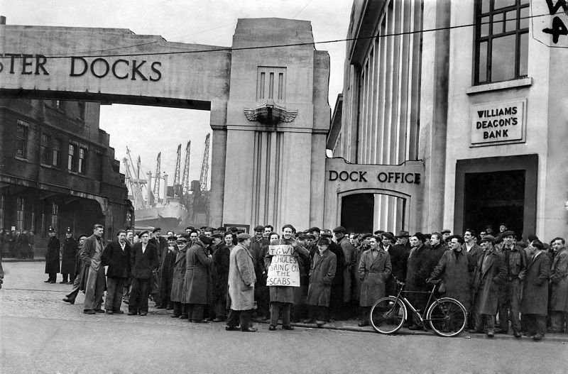 Nostalgia: Manchester dockers' strike captured in fascinating photo from the 50s