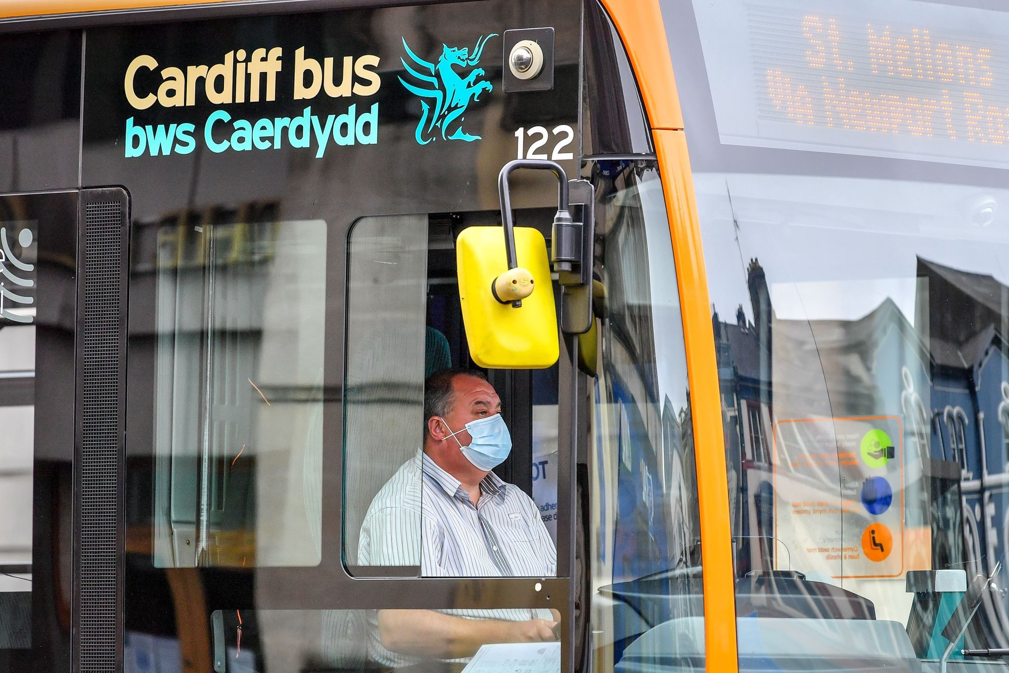 Cardiff bus alerts customers  ahead of Cardiff half marathon