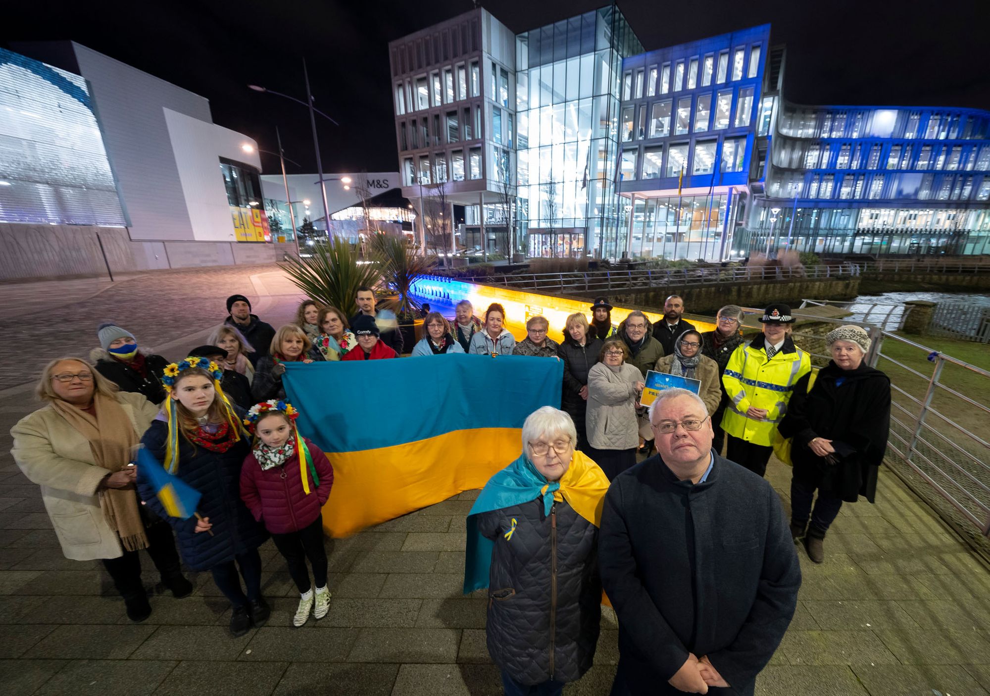 Rochdale Ukrainians joined by council for vigil on Lviv bridge