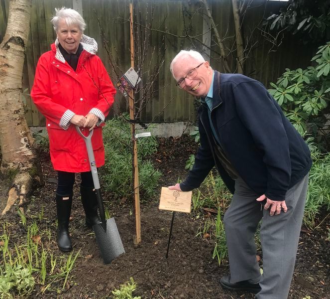 Retirees from Billericay plant tree for Queen's Jubilee