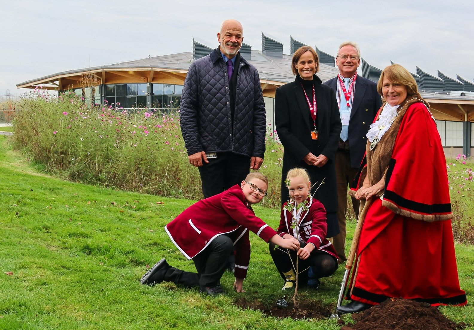 Mayor of Runnymede invites community to plant a tree for the Jubilee