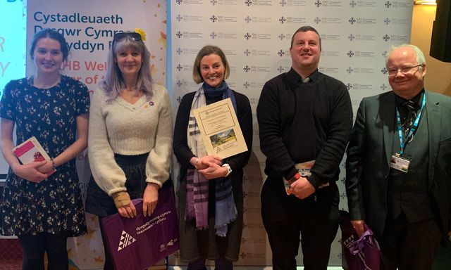 Anrhydeddu dysgwyr Cymraeg Bwrdd Iechyd Betsi Cadwalader