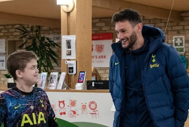 Tottenham Hotspur captain visits children's hospice in High Barnet