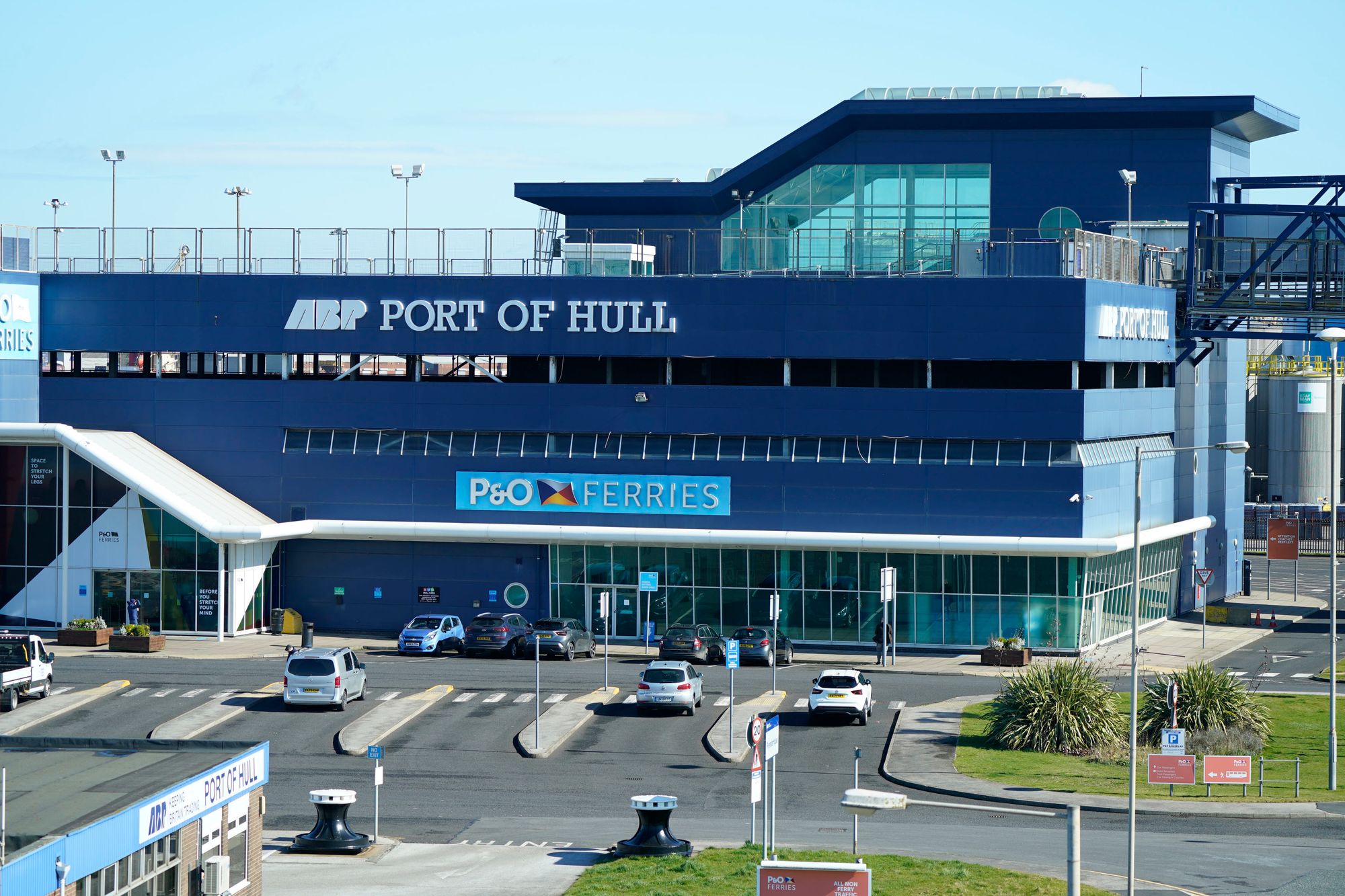 P&O Ferries sparks fury after sacking 800 workers