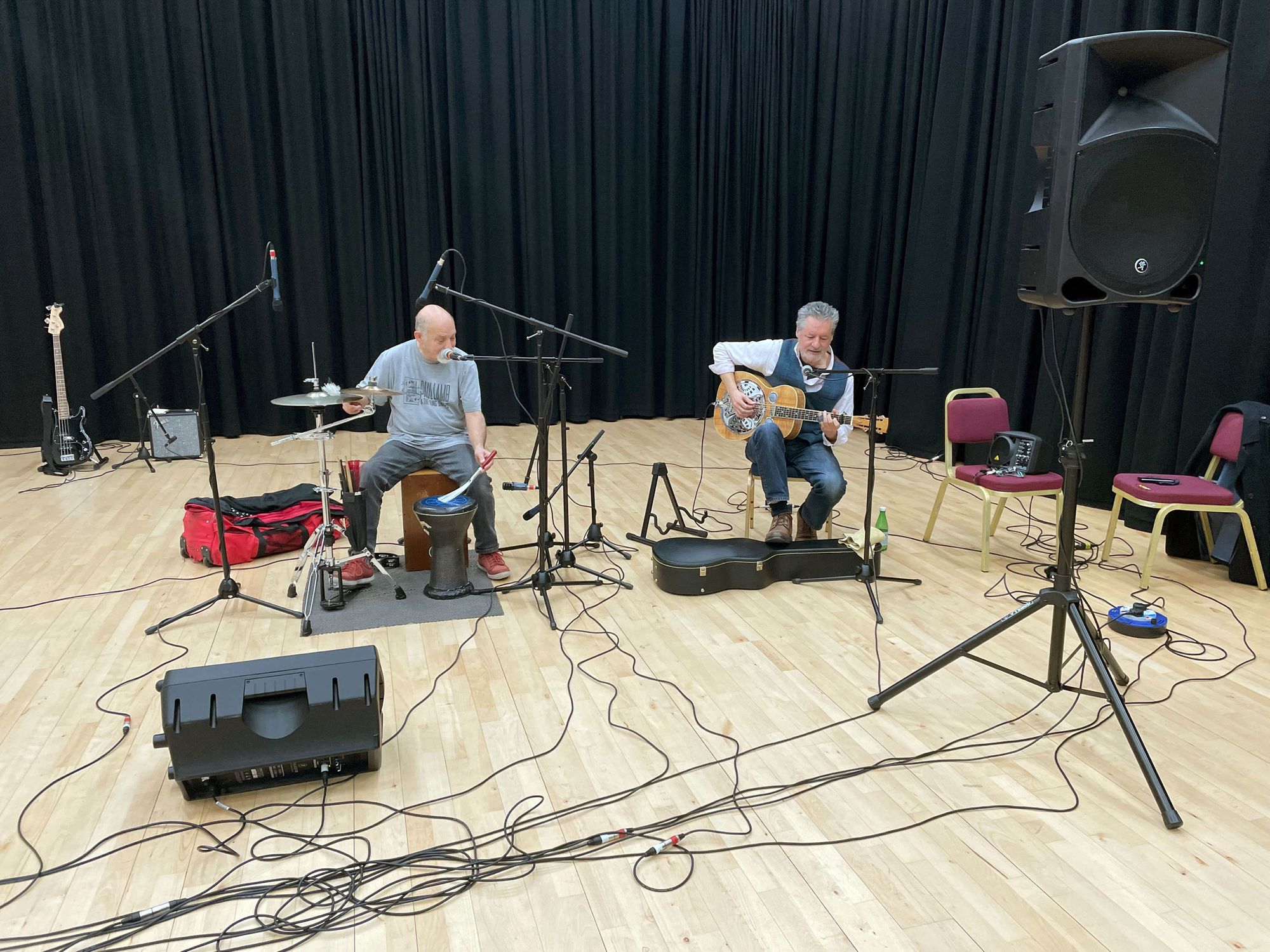Rag and Moan Men support music students at Newbury College