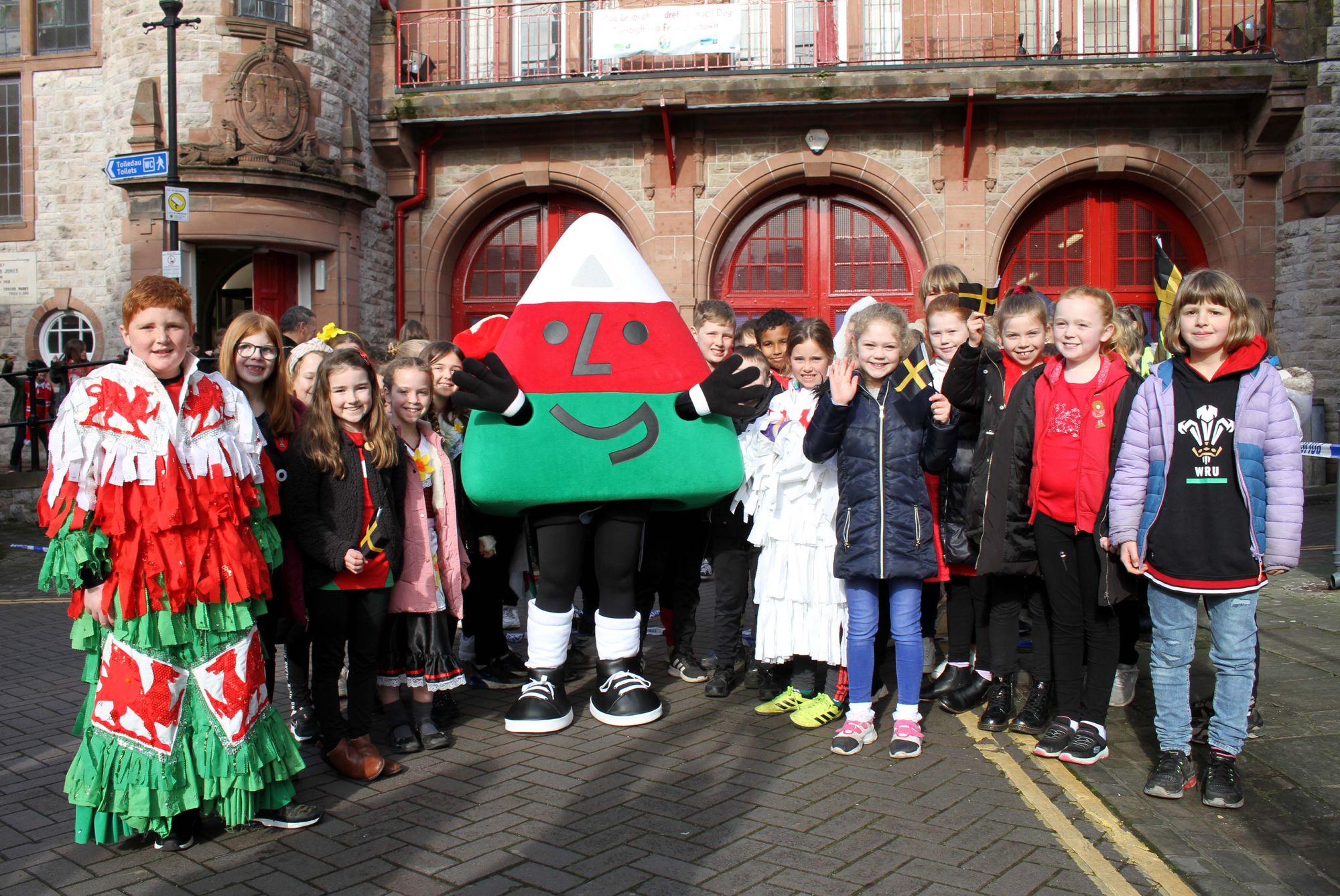 Urdd yn cyhoeddi y bydd "Llwyfan i Bawb" yn Eisteddfod eleni