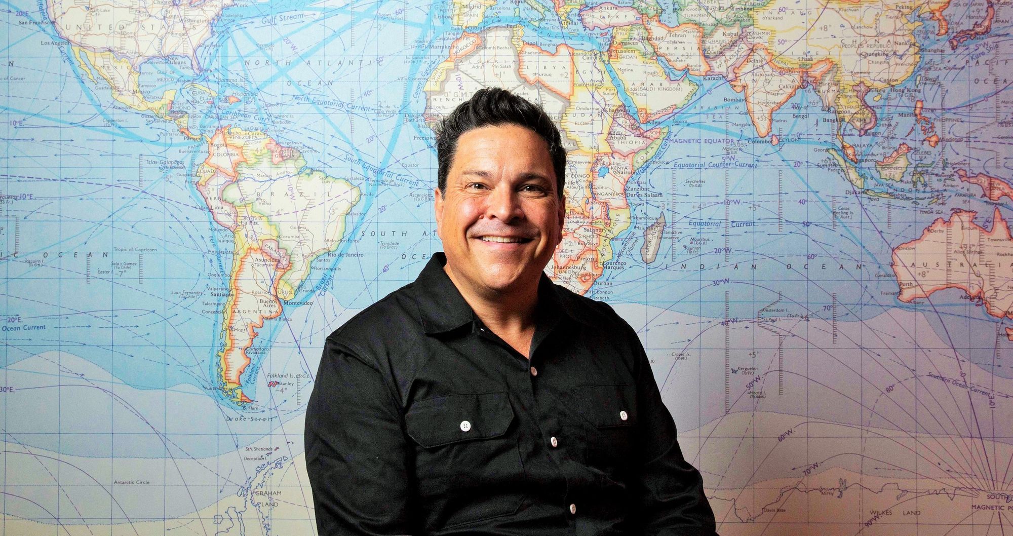Stafford Gatehouse Theatre to host Dom Joly for ‘Holiday Snaps’ comedy