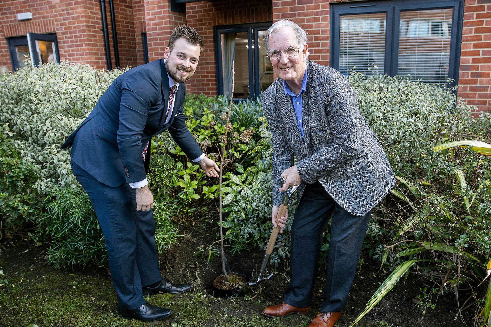 East Grinstead retirees plant a tree for the Queen’s Jubilee