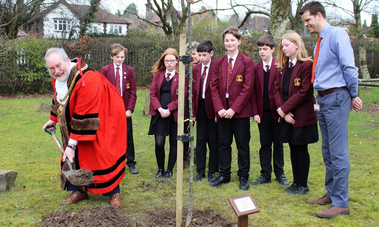 Pupils help plant tree for Queen's Platinum Jubilee