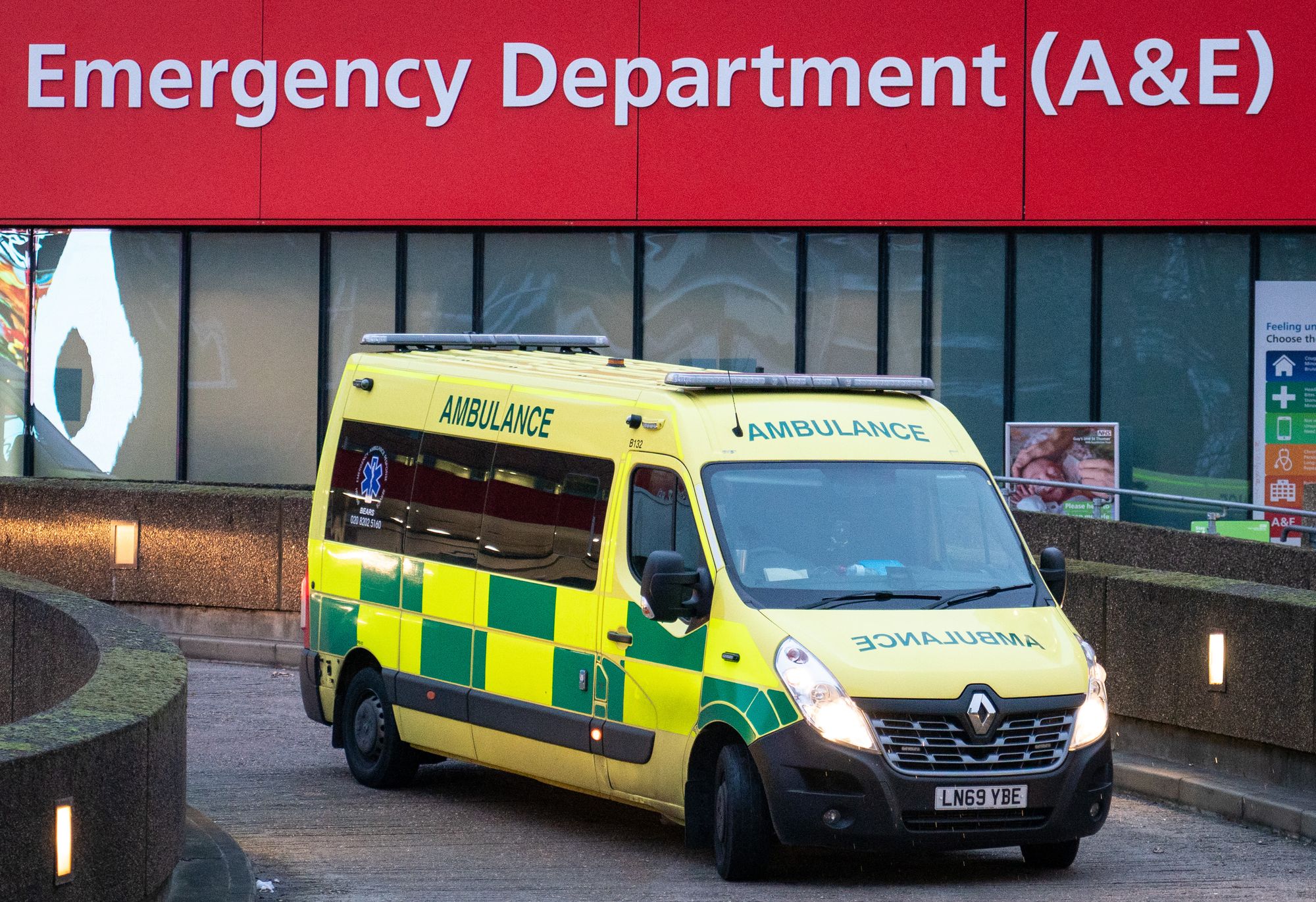 More patients diagnosed with cancer in emergency in UK than elsewhere – study