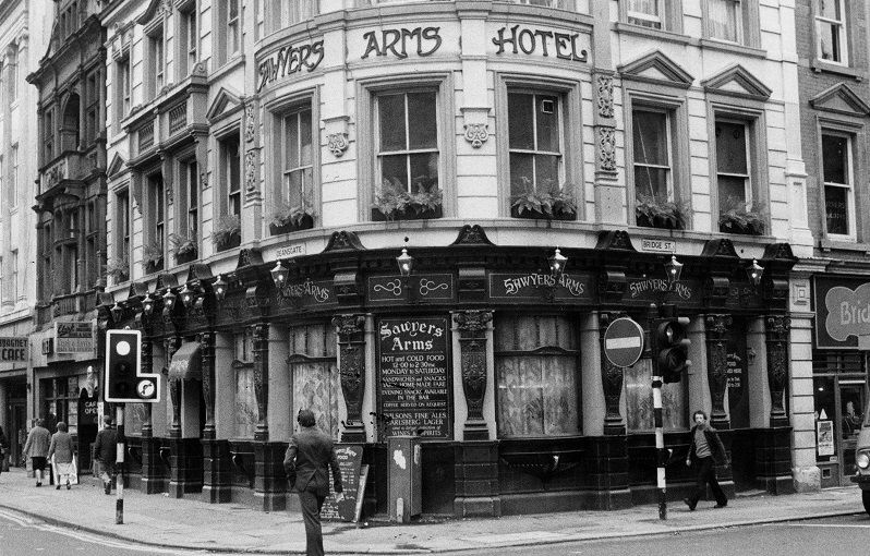 Nostalgia: Iconic Deansgate pub dating back to 1700s is a Manchester institution