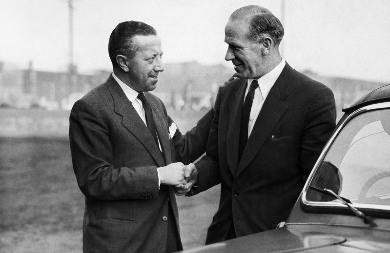 Nostalgia: Legendary Manchester United manager leaves club in safe hands