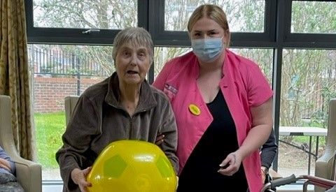 Leicester care home residents enjoy 'keep fit' visit from LCFC coaches