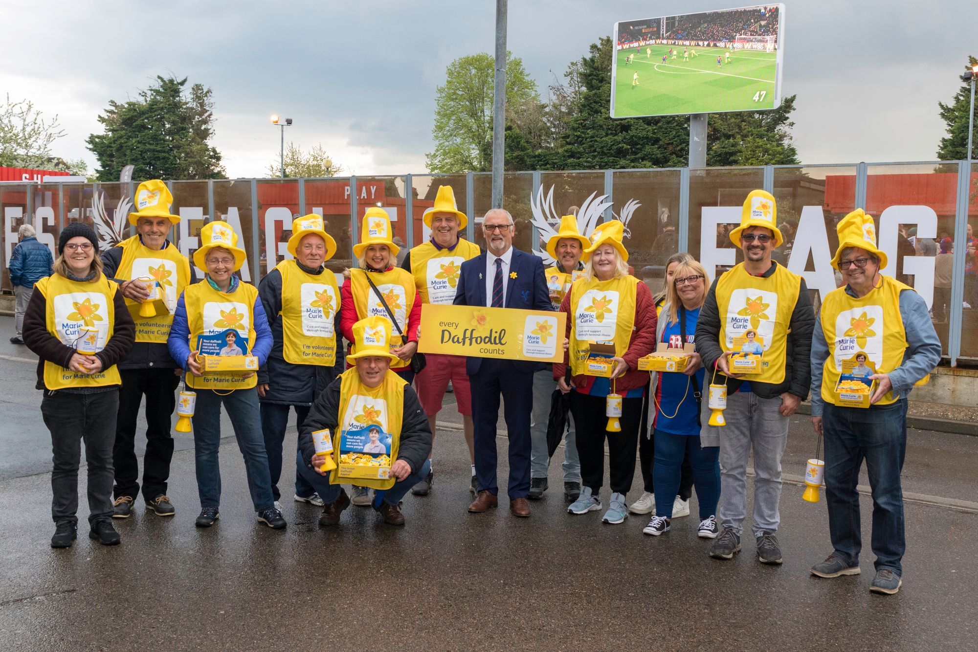Eagles go yellow for charity fundraiser