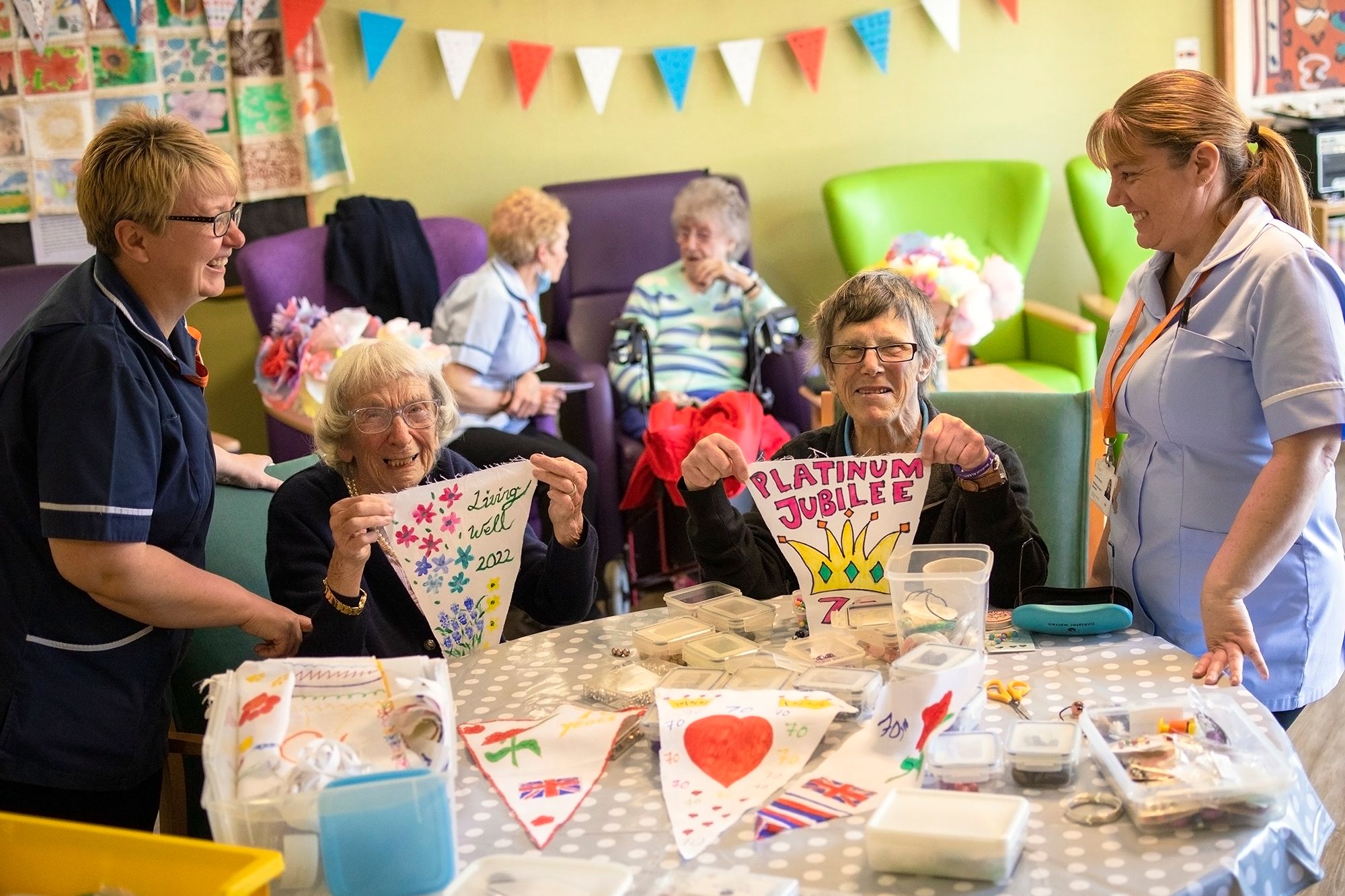 Northfleet hospice celebrates her Majesty's zest for life