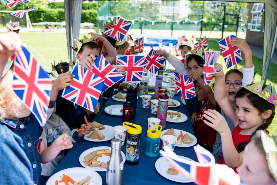Chinthurst School celebrates jubilee by creating giant 70