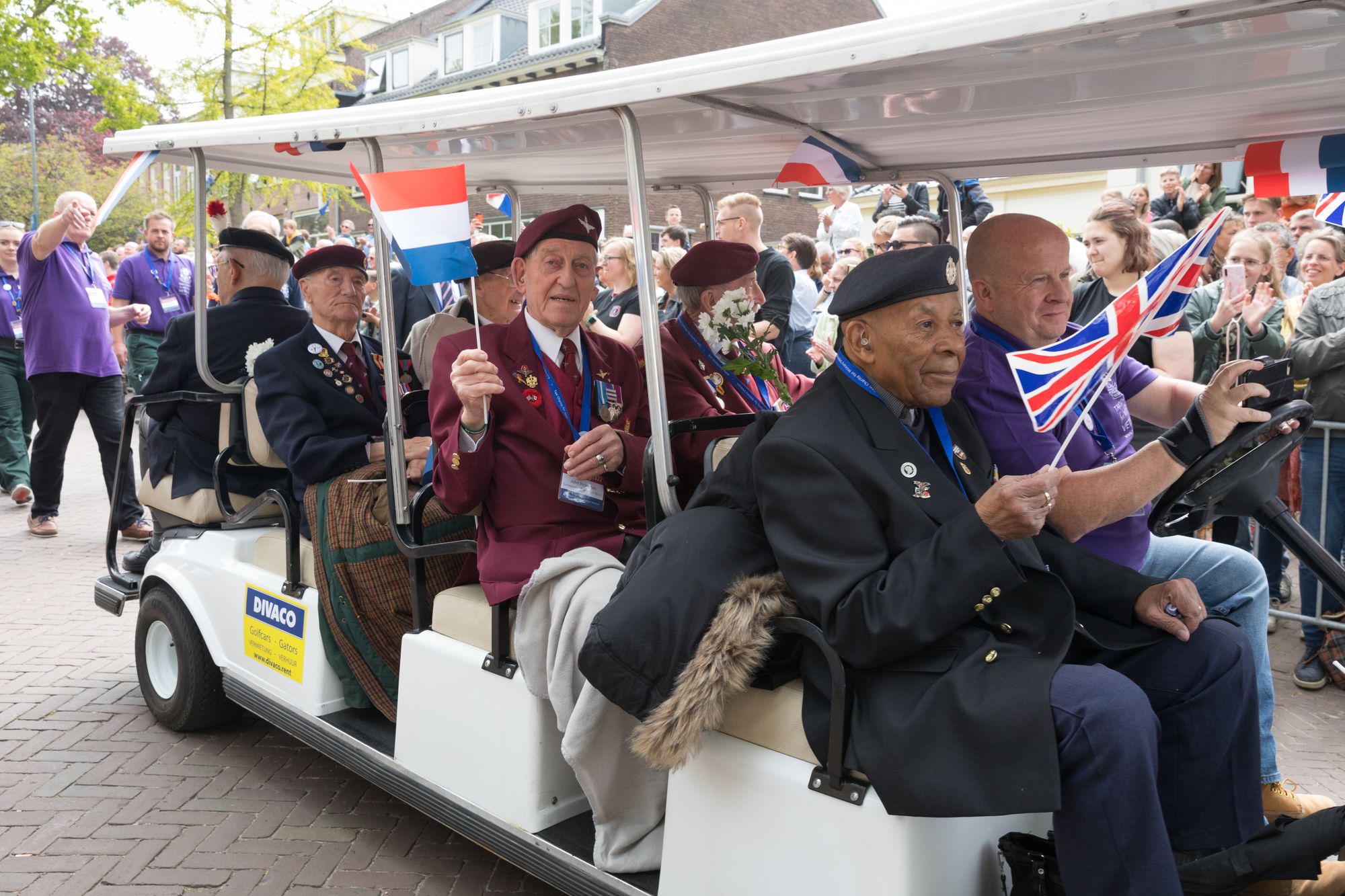 Second World War veterans honoured in Dutch Liberation Parade