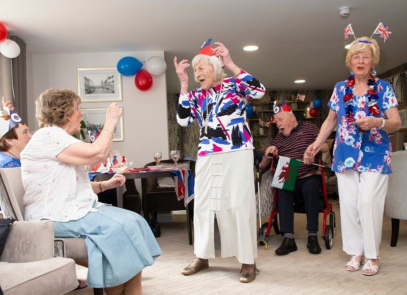 Nuneaton locals ring in the Jubilee with a party 'fit for a Queen'