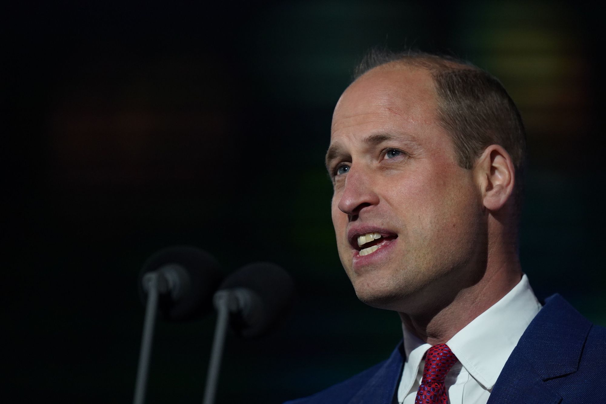 Praise for ‘humble’ William as future king seen selling The Big Issue in London