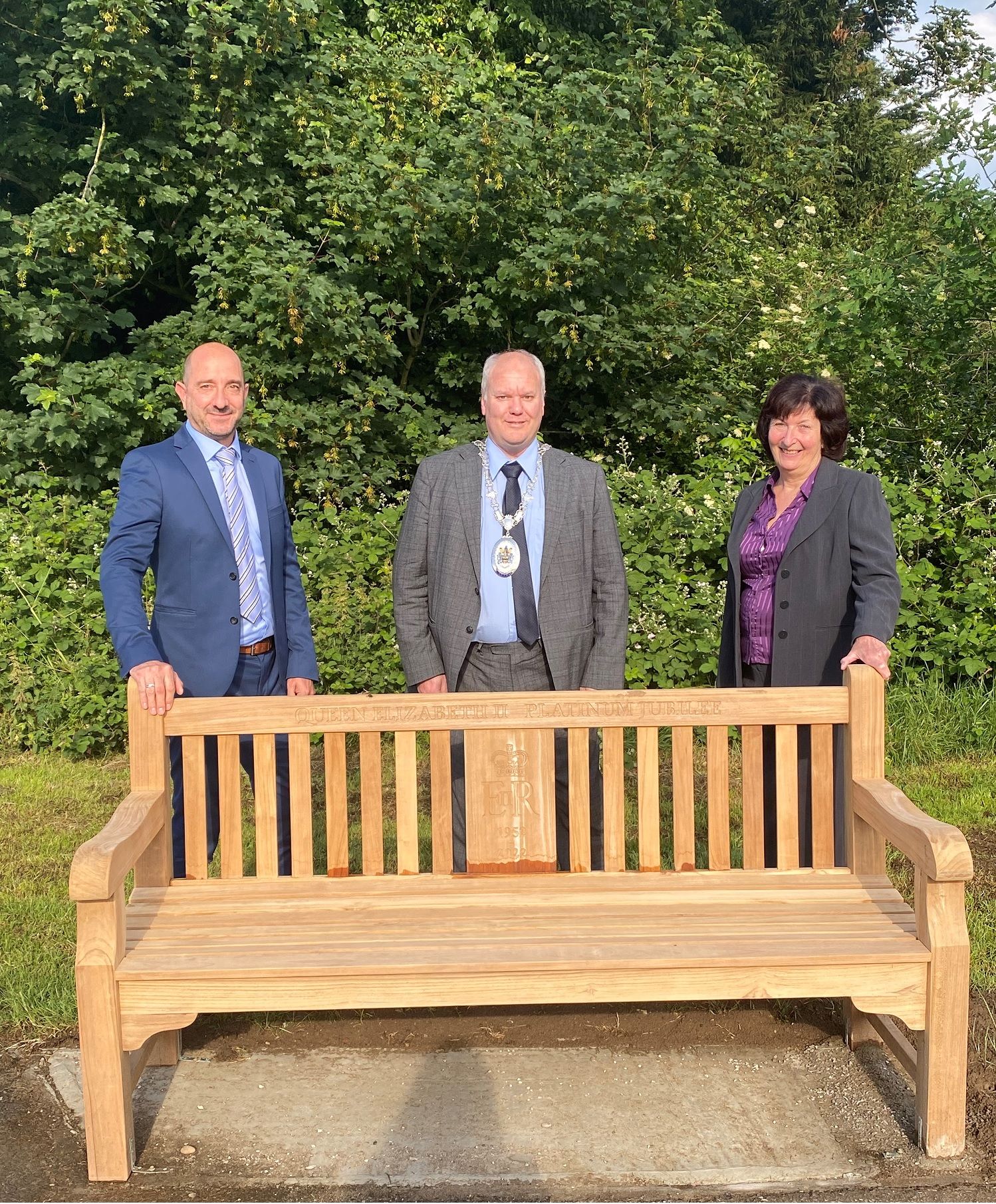 Commemorative benches mark Platinum Jubilee in Braintree