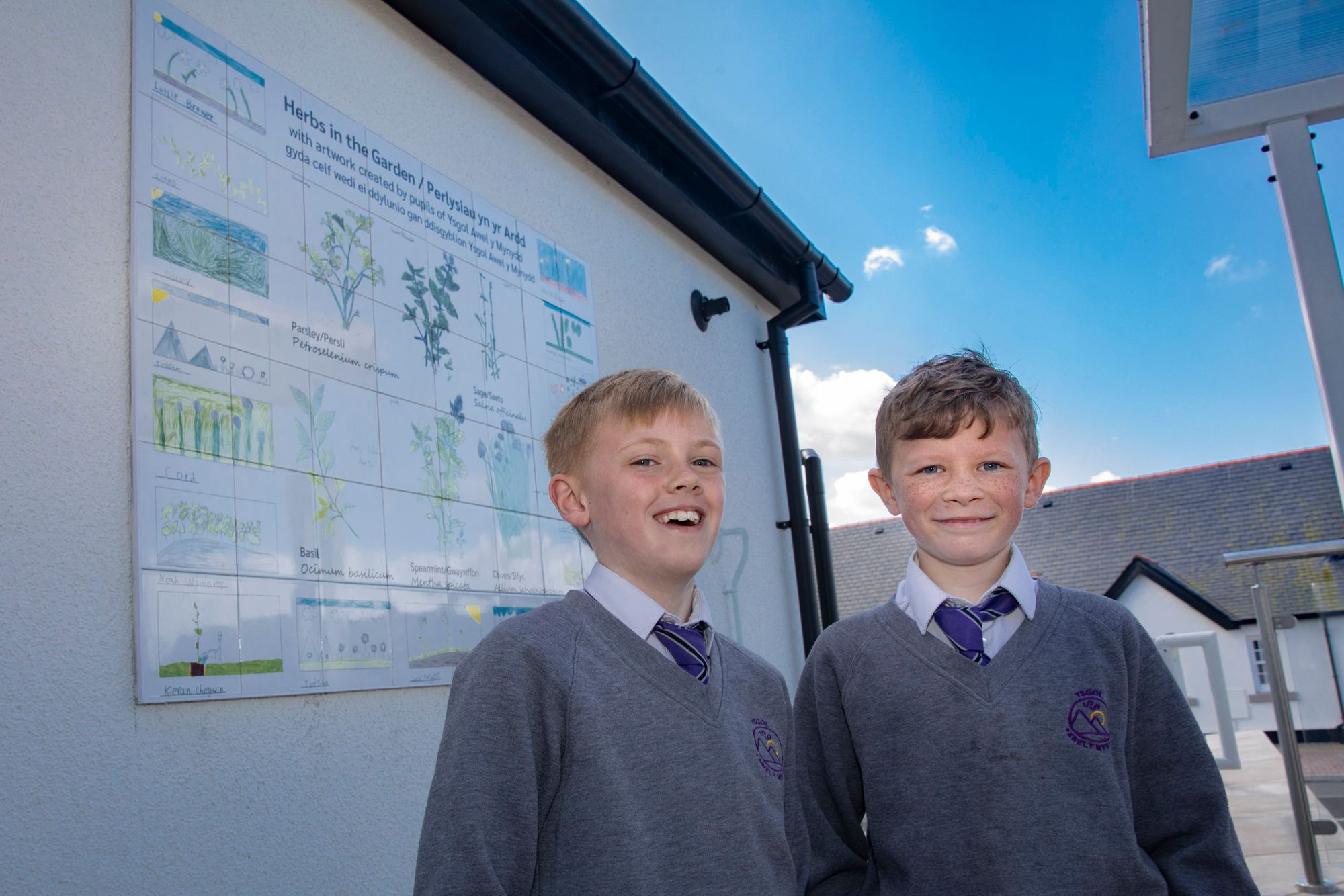 Cyn-ddisgyblion yn rhoi A seren i ysgol yng Nghyffordd Llandudno ar ei newydd wedd