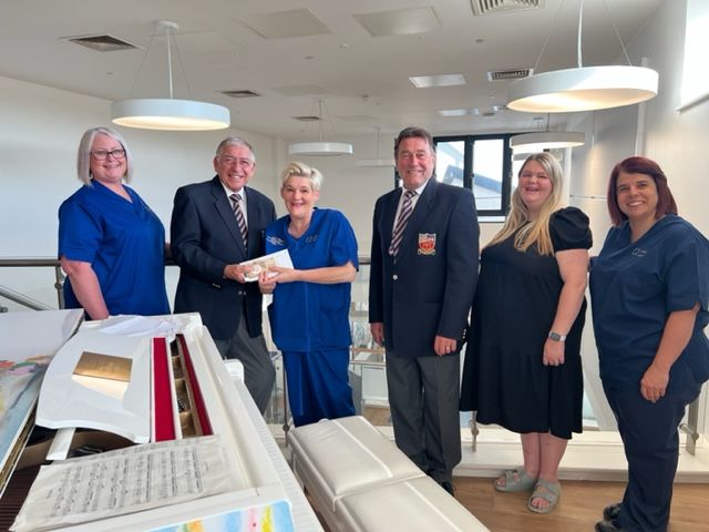 Male voice choir raises £800 for Swansea's Morriston Hospital