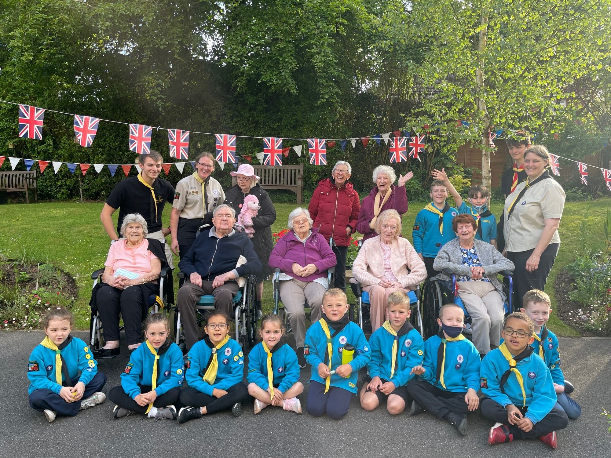 Farnborough Beavers join care home residents for memory box project