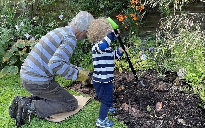 Nature activity website aims to boost grandparents' bond with grandchildren