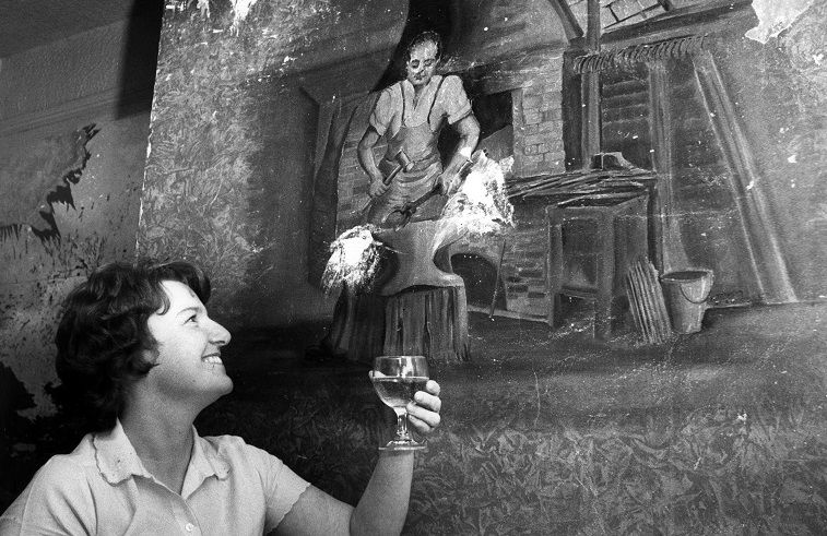 Nostalgia: Astonishment as hidden painting revealed in Manchester pub restoration