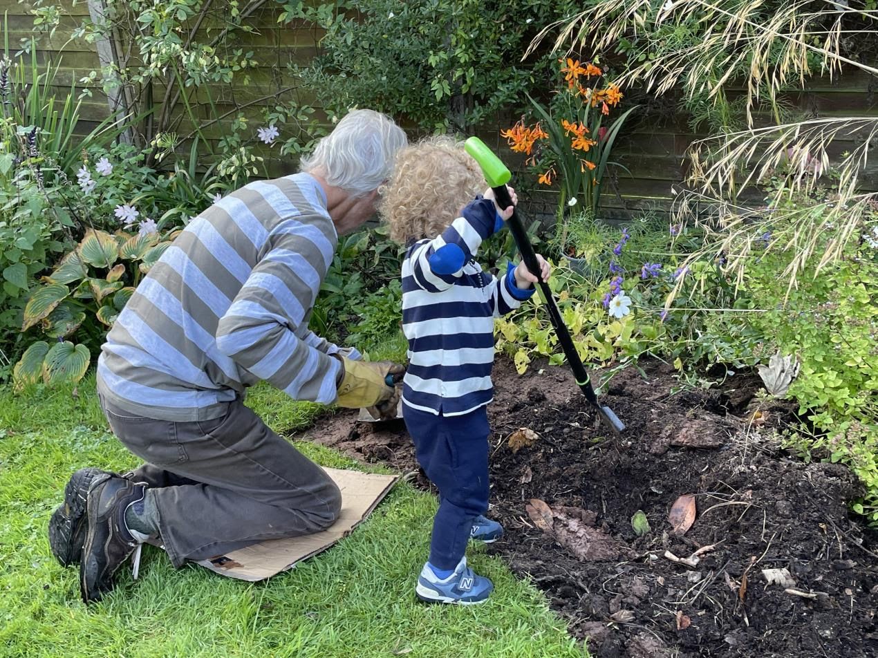Wyre Forest man creates nature website to help grandparents bond with grandchildren