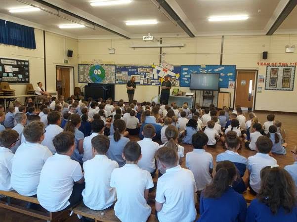 Housebuilder teams up with wildlife group to teach Leighton Buzzard school children about swifts