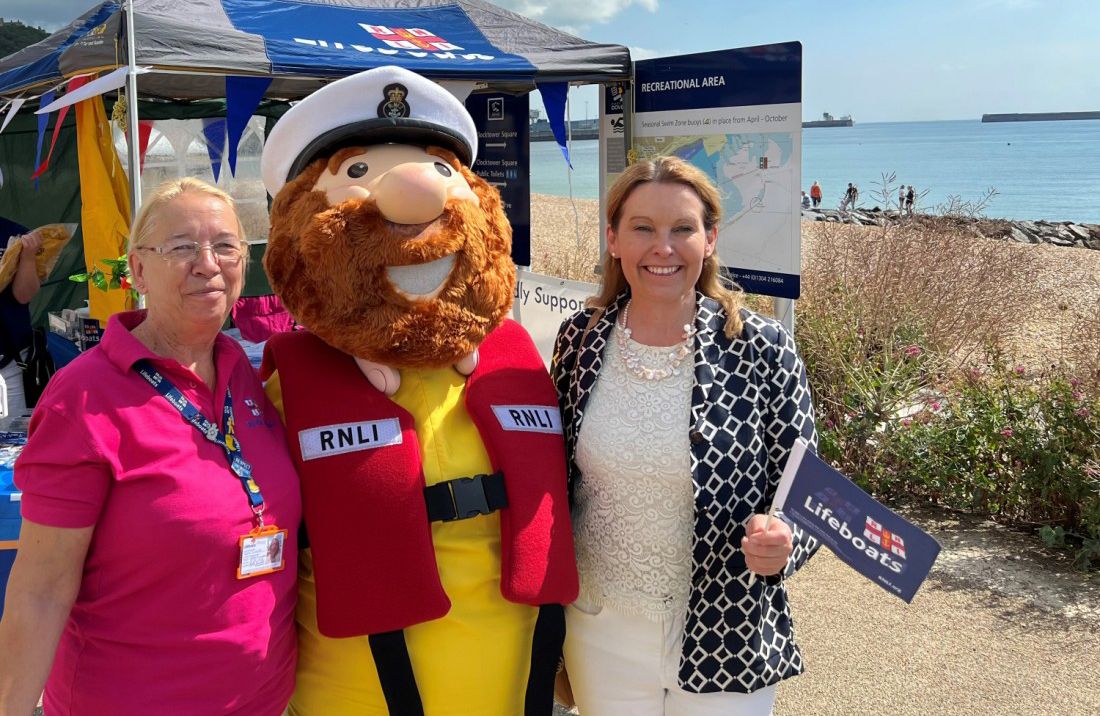 Crowds flock to regatta and raise thousands for Dover charities