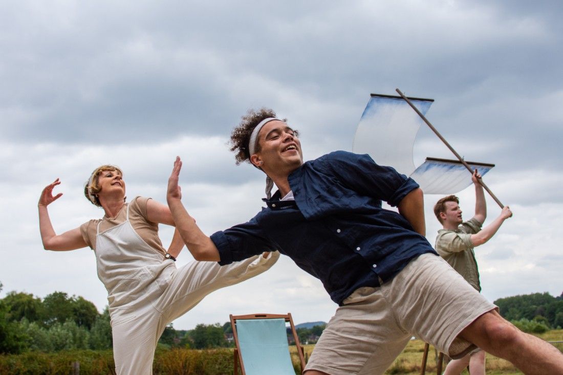 Matthew Bourne dancers bring Doorstep Duets to Faversham