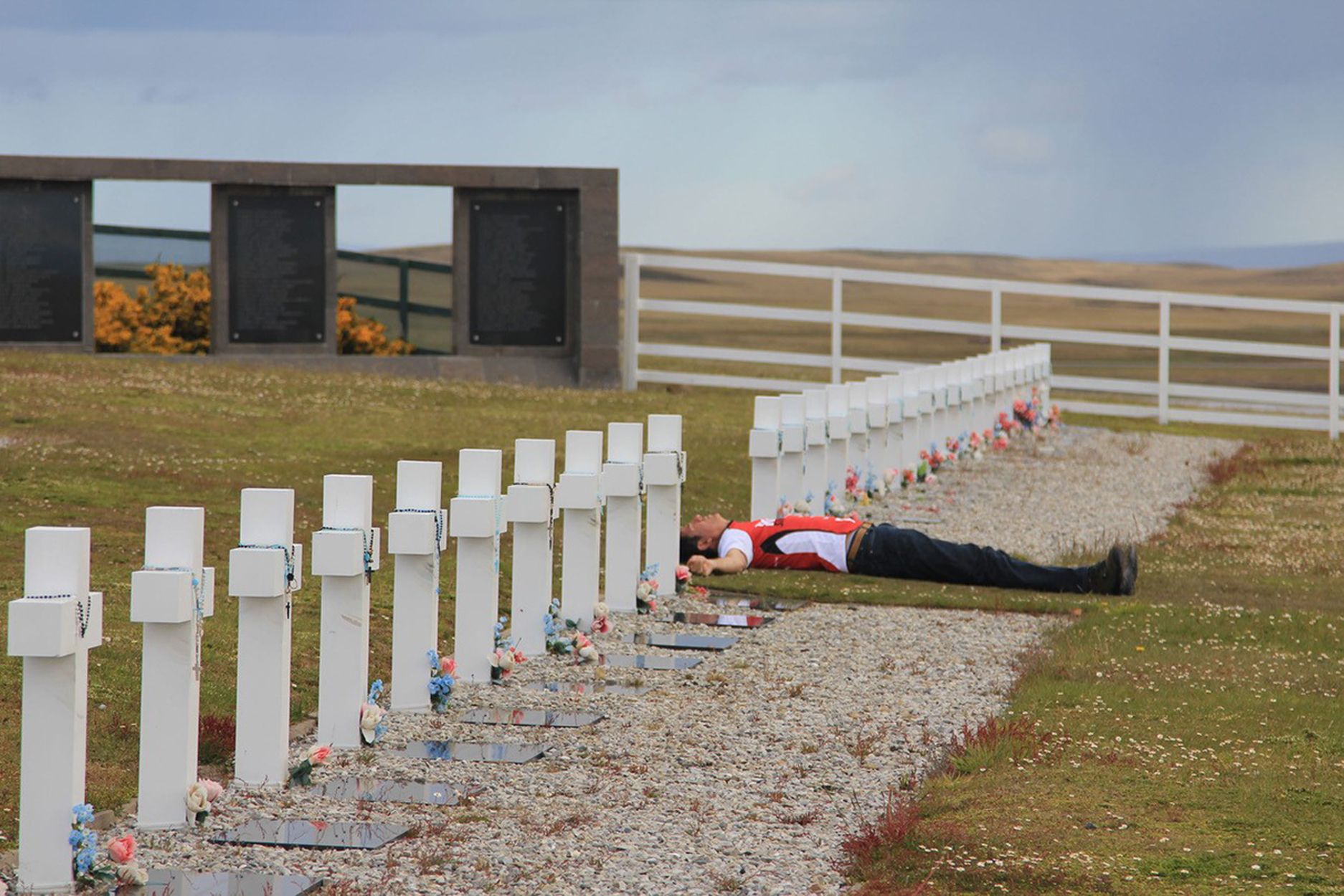 British and Argentine Falklands veterans unite to scale Mont Blanc