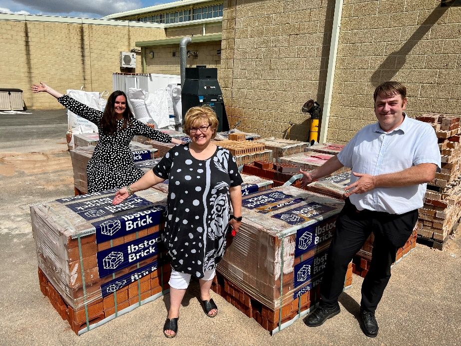Housebuilder donates 4,000 bricks to Rugby College construction students