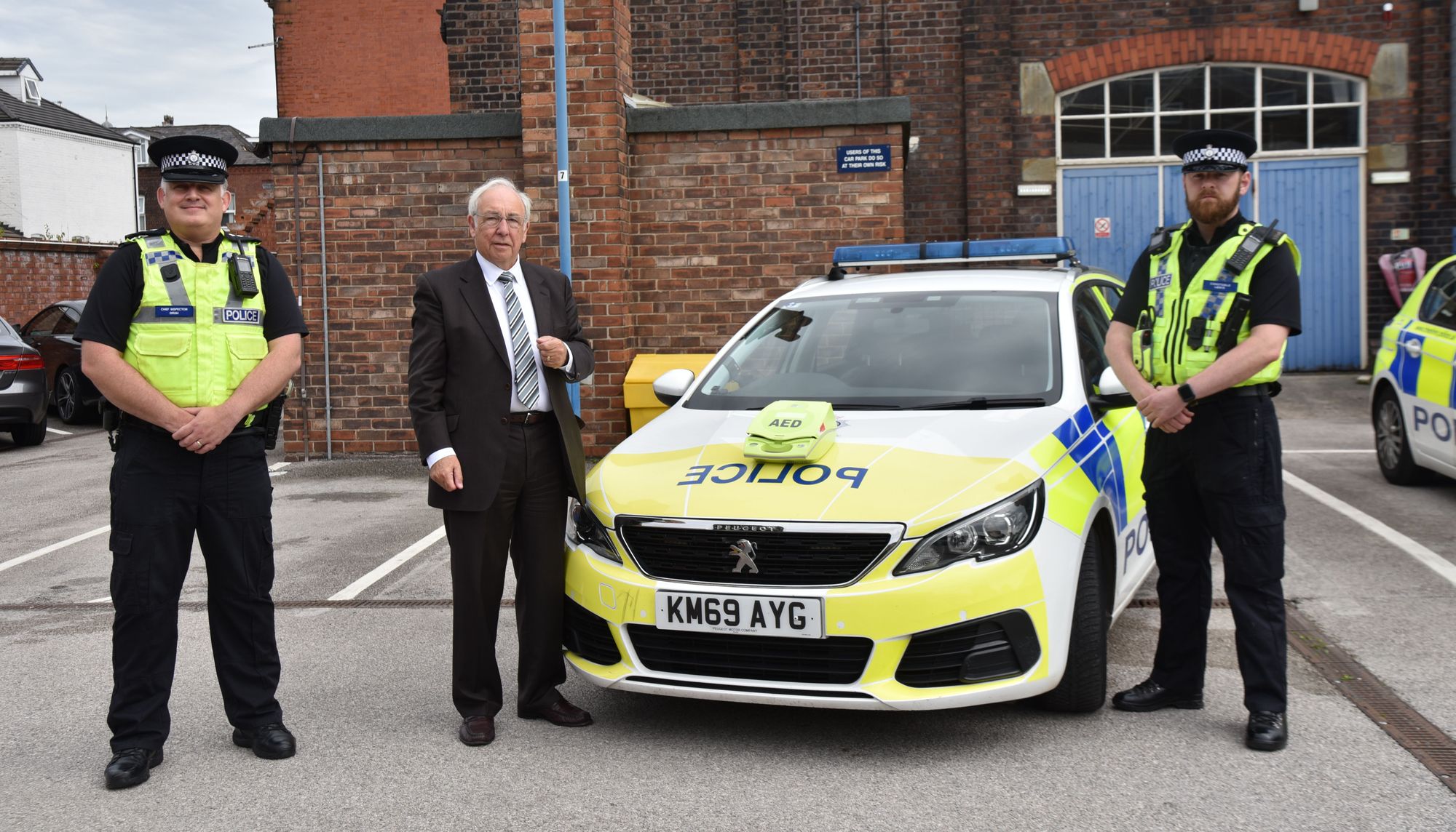 Life-saving defibrillator for policing vehicle thanks to Police and Crime Commissioner