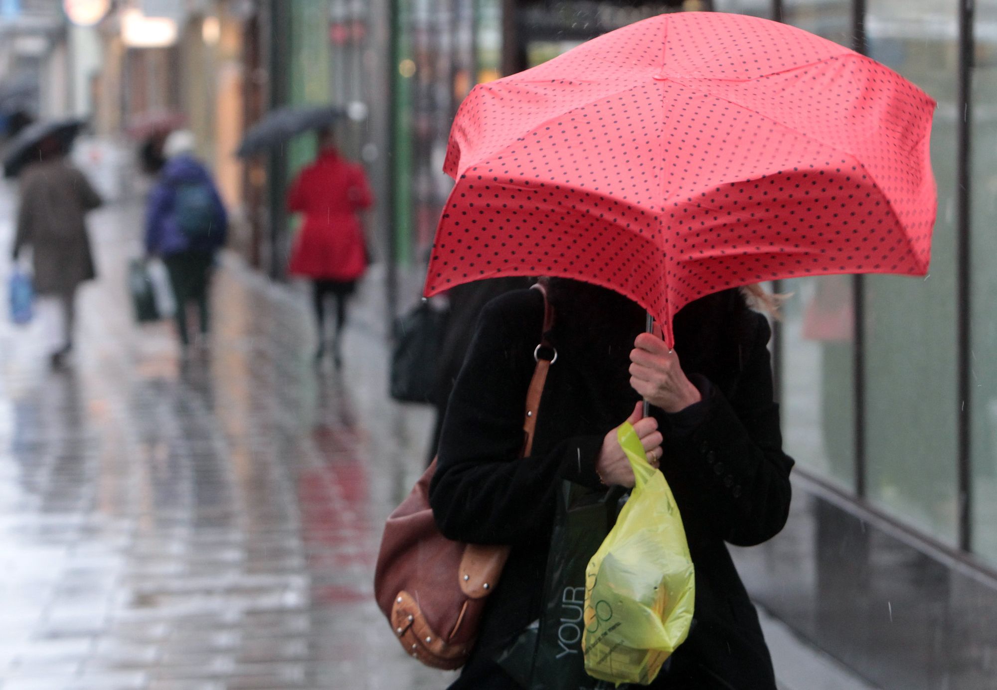 UK set to see 60mph winds in aftermath of Hurricane Ian