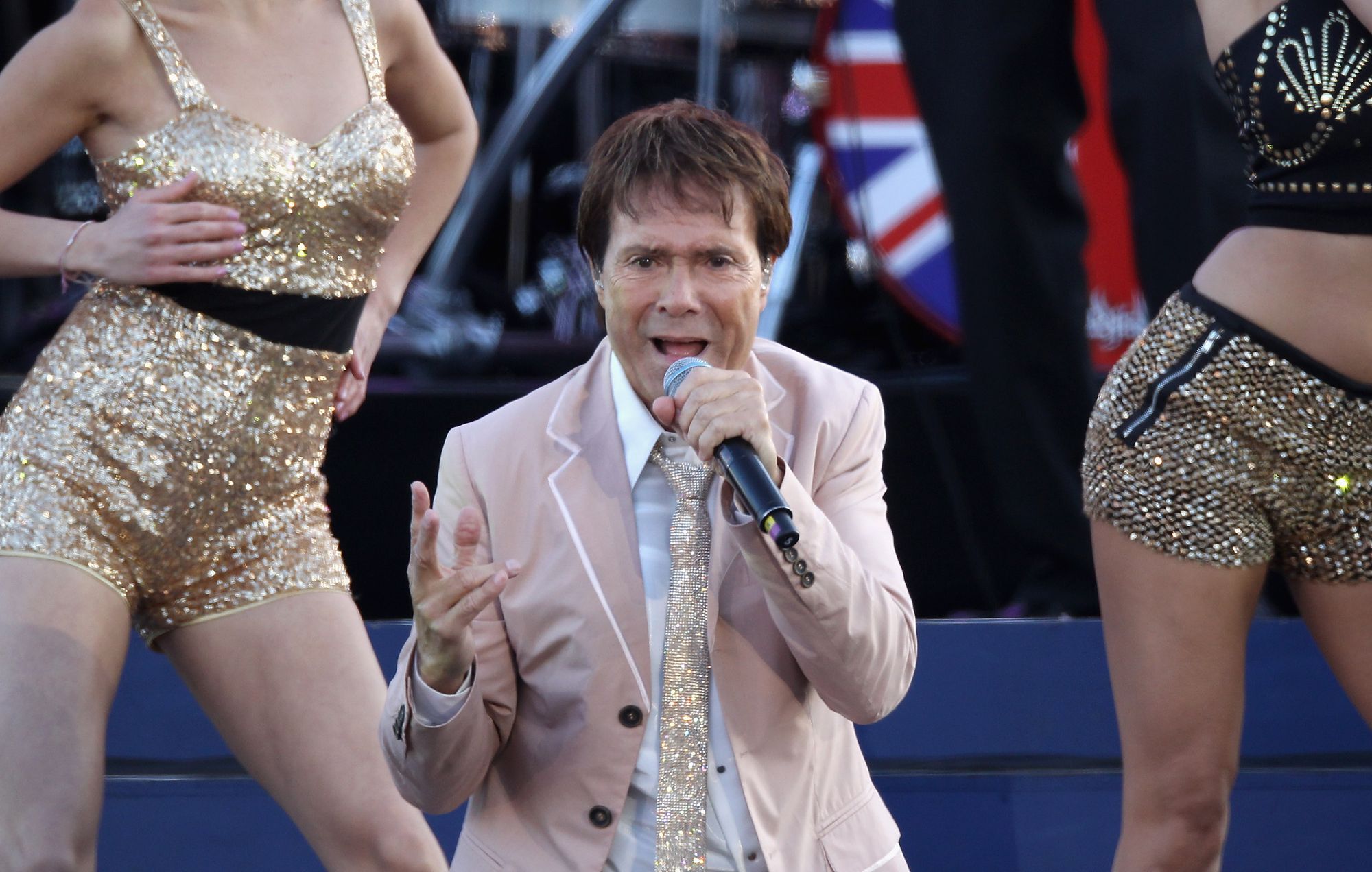 Sir Cliff Richard to release first Christmas album in almost two decades