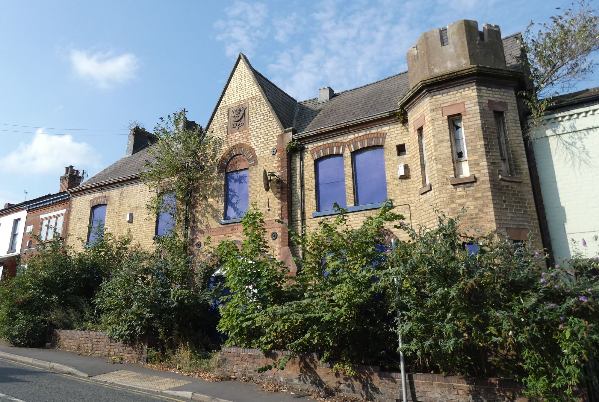 Arson suspected after flames break out at disused hall in Runcorn