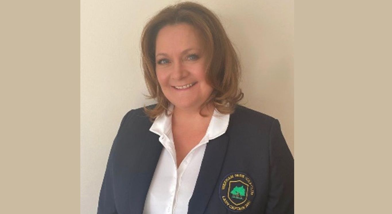 Berkshire woman raises over £2k for people with migraine through charity golf day