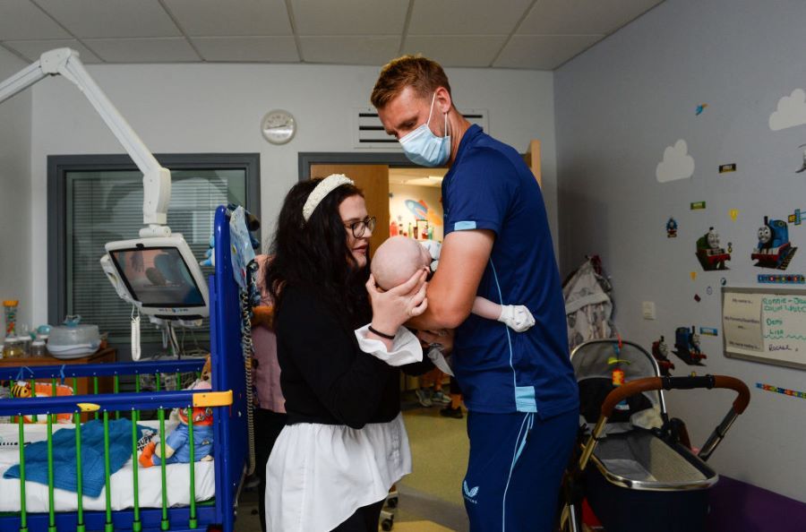 Newcastle United star visits Great North Children's Hospital