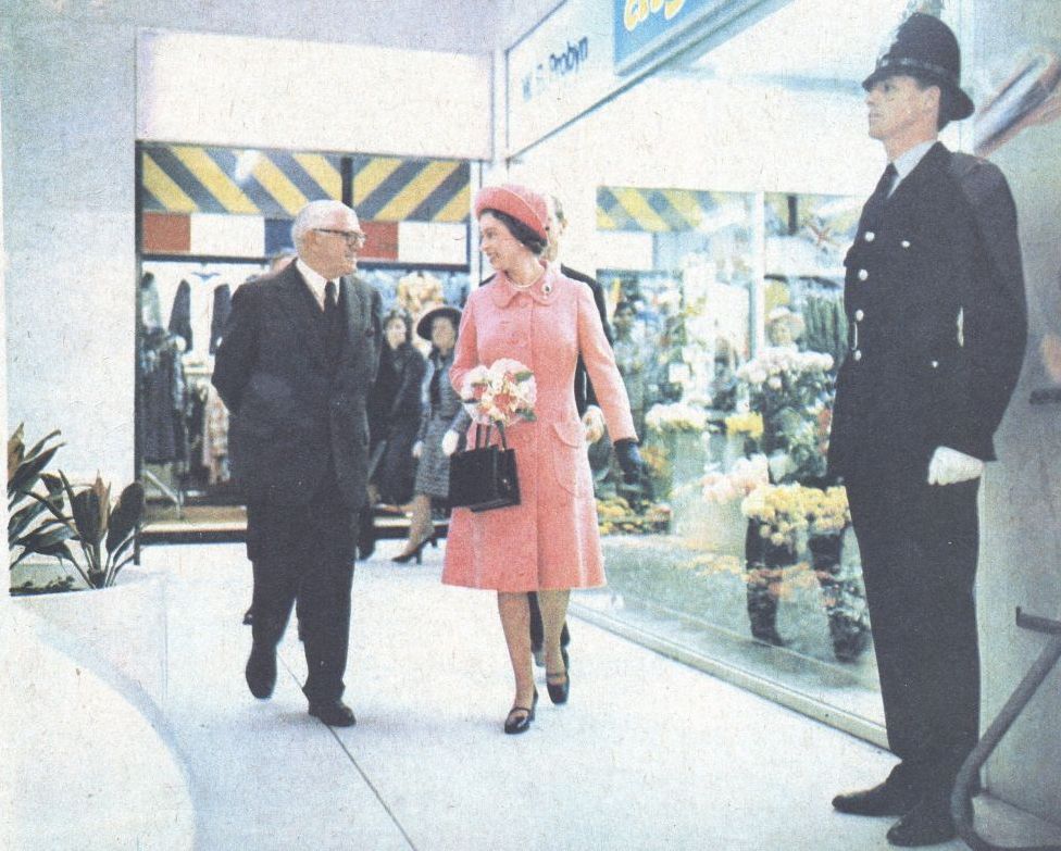 Queen's visits to Halton recalled as mayor pays tribute to 'devotion to duty'