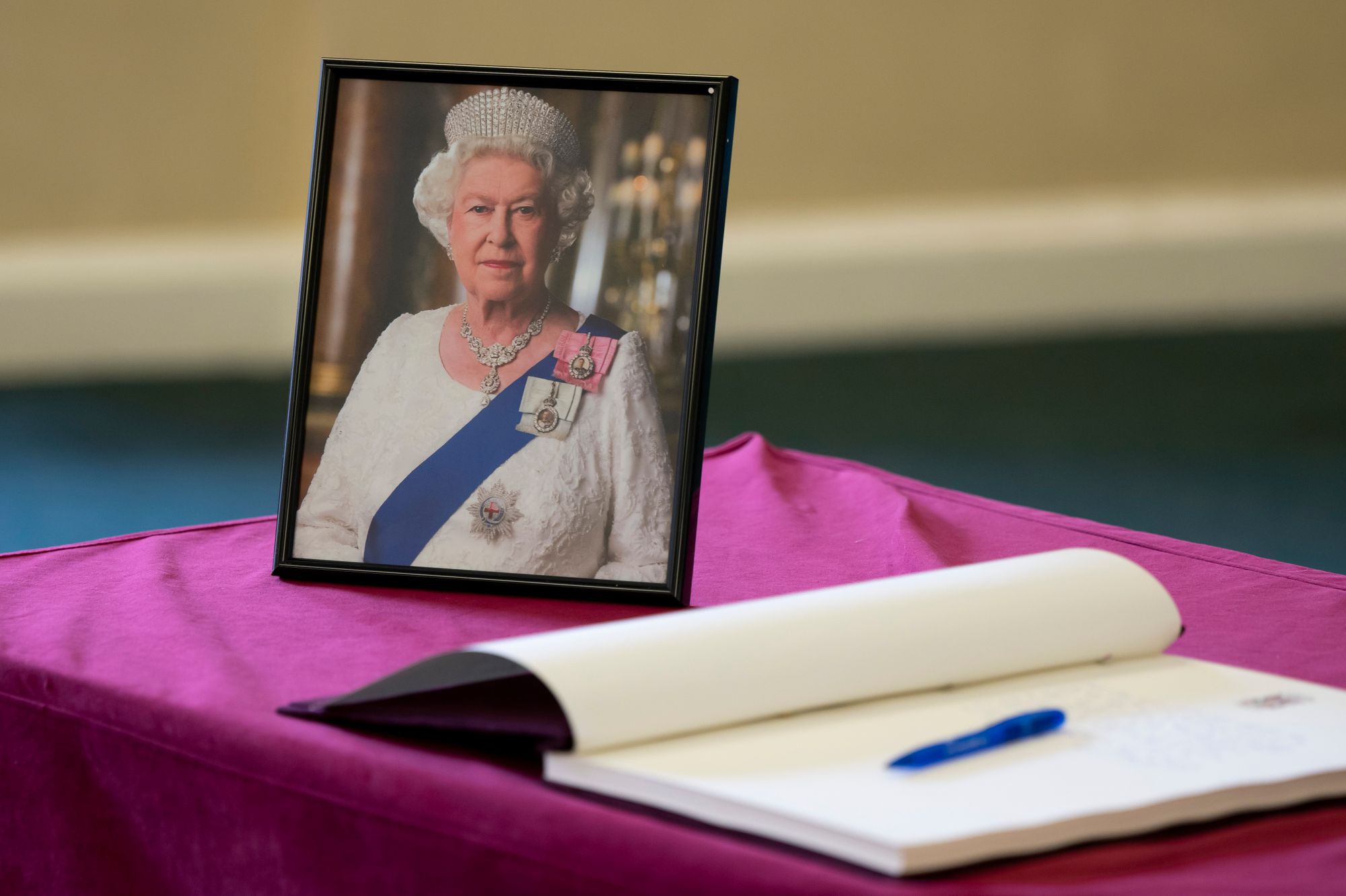 Queen's Book of Condolence - Where and how you can sign one