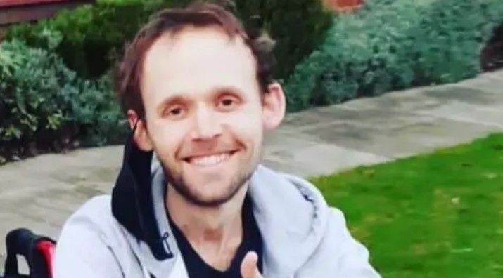 Leicester University alumni walk 100 miles for friend with MS