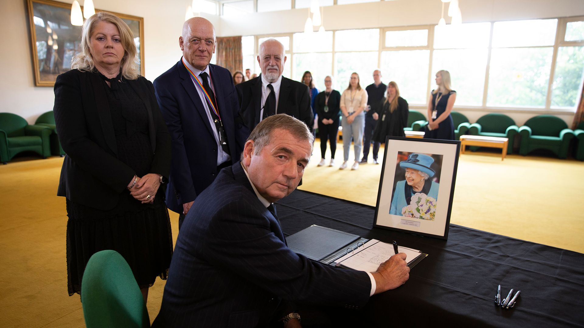 Queen Elizabeth II: Leicestershire book of condolence opens at County Hall