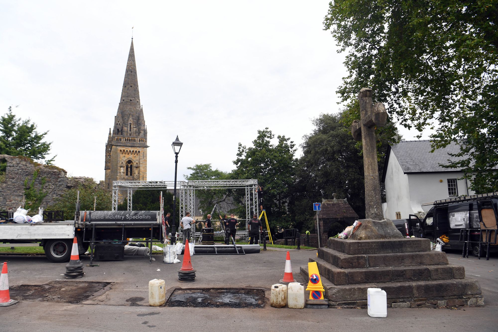 Public invited to line route to welcome Royal Party as it visits Cardiff