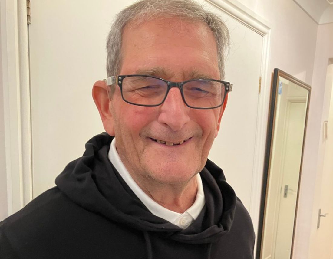 Leeds volunteer sad to retire after 18 years as hospice driver