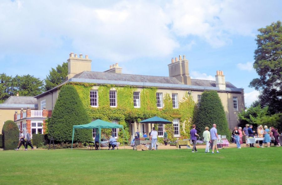 Over 800 visitors attend Histon Manor's inaugural dahlia show